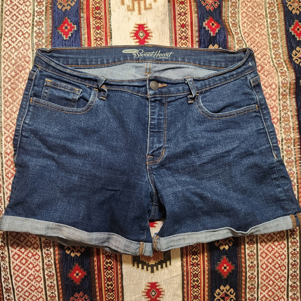 Dark rinse size 8 old navy sweetheart jeans- modest length and mid rise